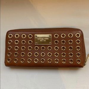 Michael Kors gold circle continental wallet